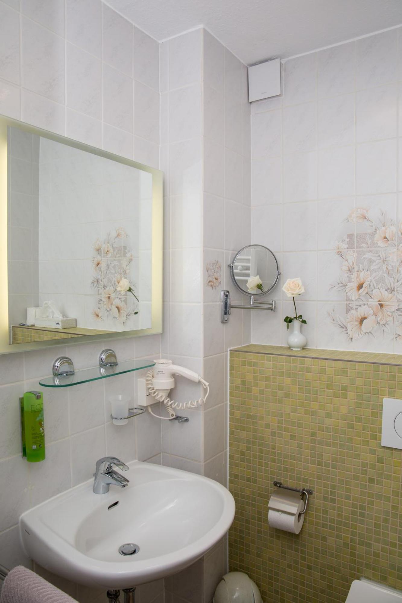 Das Fritz Hotel Schwerin Schoene Lage Im Gruenen Mit Regionaler Kueche Kostenfreien Parkplaetzen Und E Ladestation Ngoại thất bức ảnh